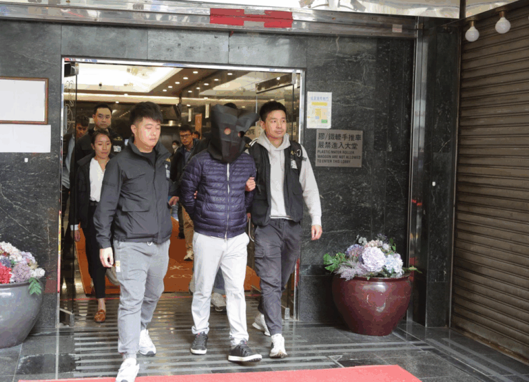 7e81-235cdee984e7678a356316414f3e496c