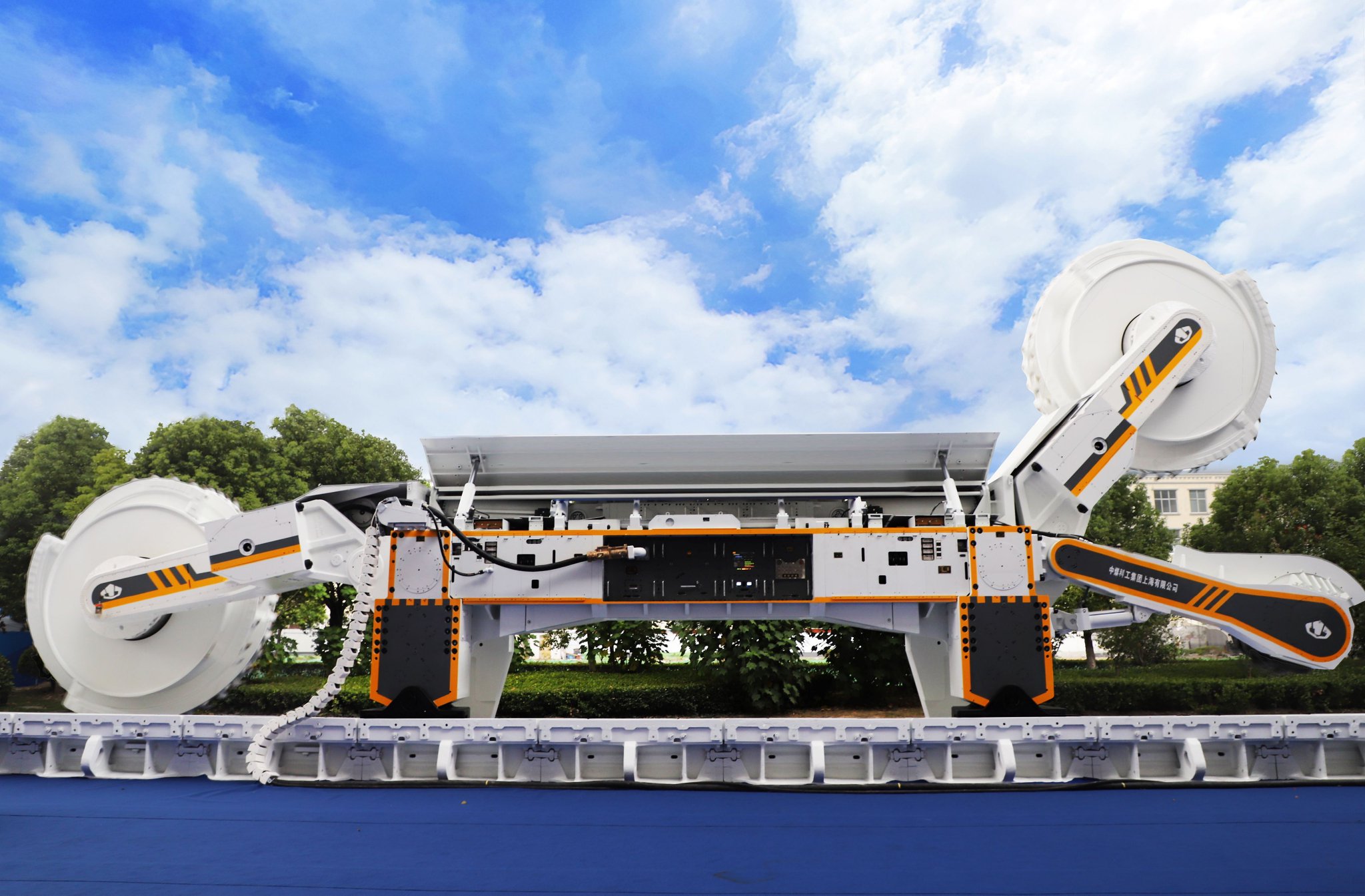 e05d-b6e09ad055b67b47e42a45d1cdea552b